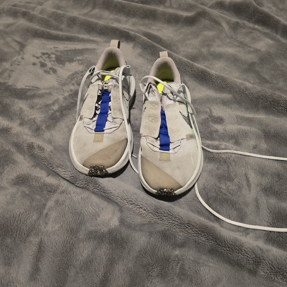 Men's 6 Used Nike Shoes White